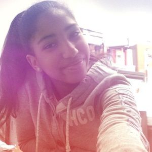 Meet your Posher, Anaya